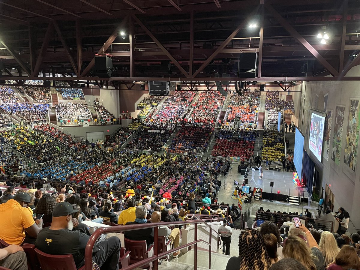 Grantham_AISD's tweet photo. Loving the energy at #AldineConvocation this morning!!! Student performances and celebrating Aldine diversity and accomplishments!! @AldineISD @terridosborne #AldineRising #GranthamRising #BuildingBridges https://t.co/kBFurTKaGa