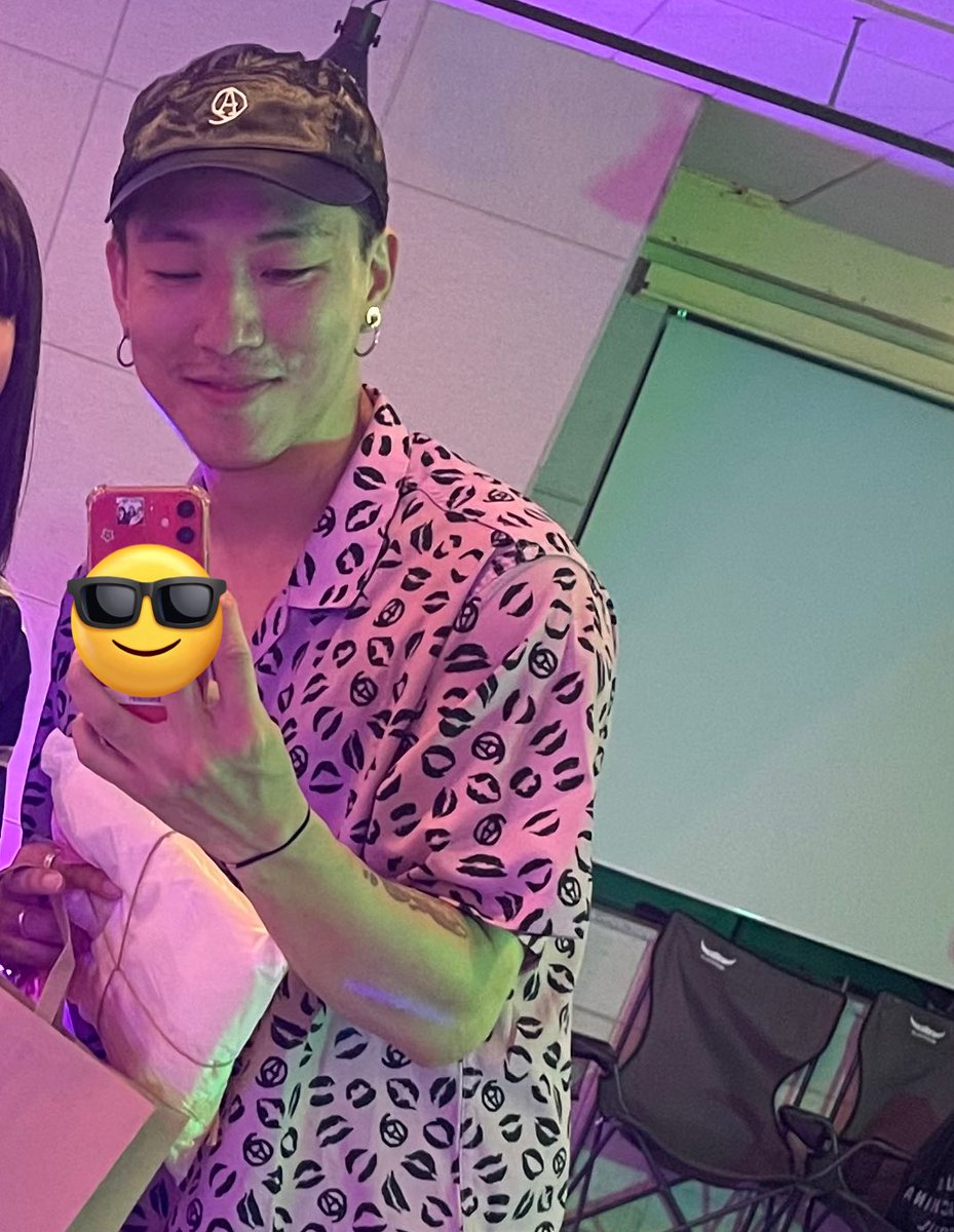 albamtwobro's tweet photo. 8월 락베이직이 벌써 끝 😭
앞으로의 프라이빗은
개강이슈로 인해 듣진 못하지만…
그래서 더더더 아쉬웠다 진챠🚰·̫🚰
오늘 유독 더 깔롱지셨던 쌤..~ 🥹
그동안 누무 행복햌서요………. https://t.co/XfnH8IFzZO