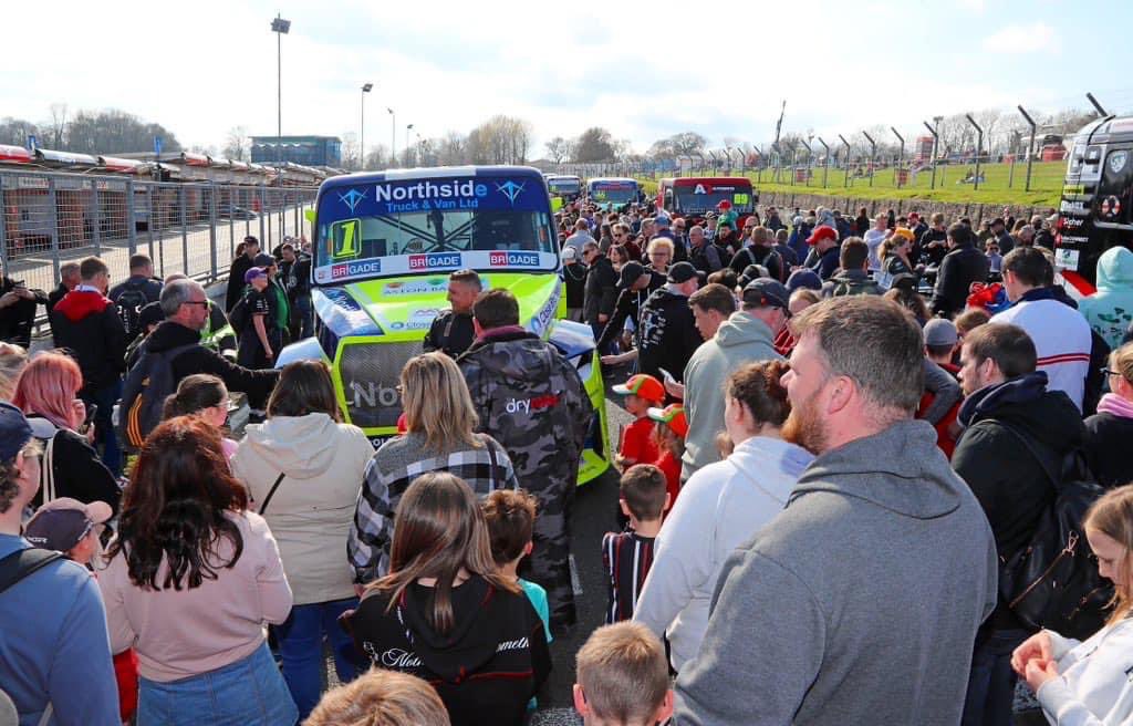 ConvoyTruckShow's tweet image. Grid Walks 🤝🏻 @DoningtonParkUK 

On Sunday at Convoy in the Park we’ll be opening up the grid to spectators ahead of the @officialbtrc’s fourth race! 

Want to get up close with the mighty machines of truck racing? Make sure you’re around at 13:10 🚚🚛

#BTRC