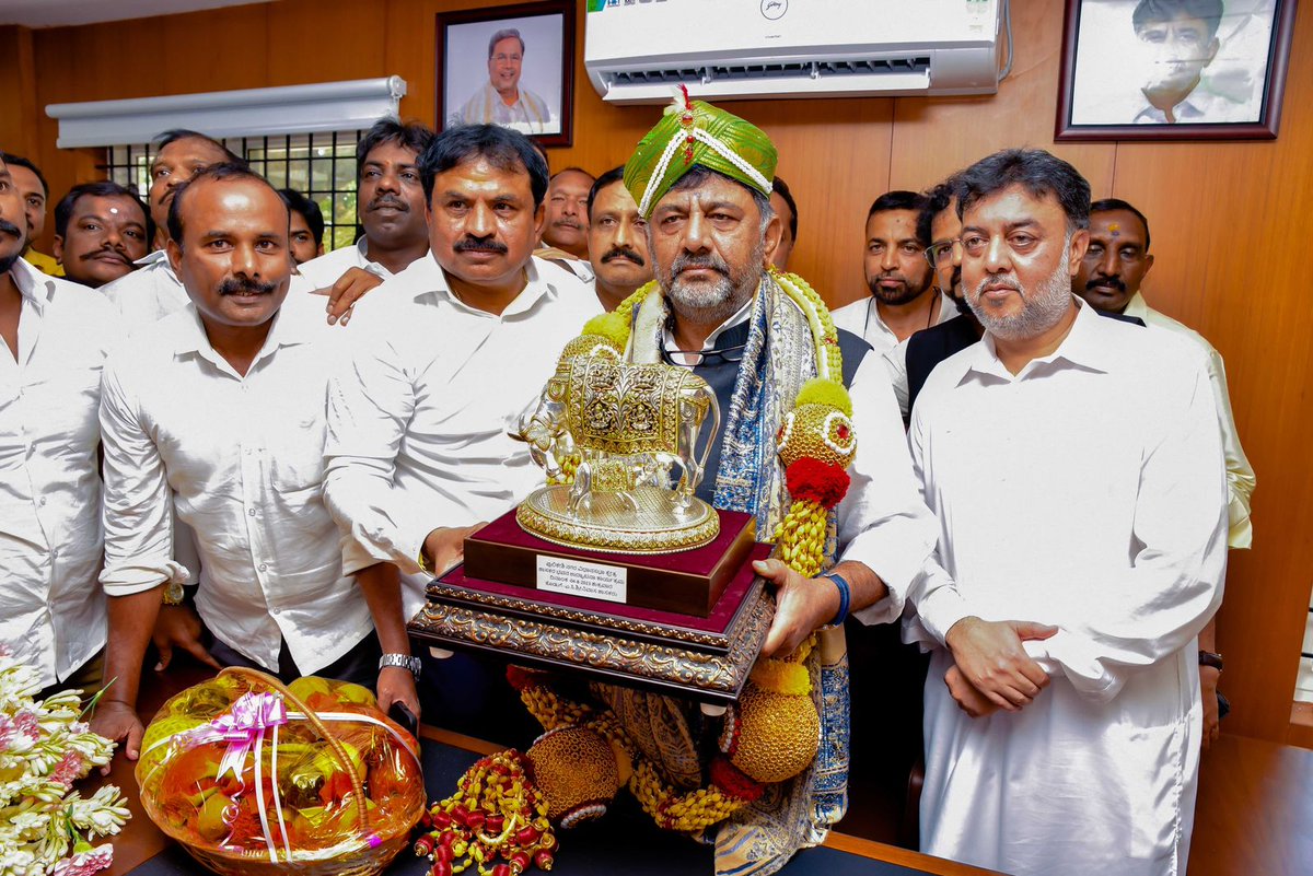 Arzakir1's tweet photo. Glimpses Of Today’s Grand Opening Ceremony Of Our MLA Shri AC Srinivasa Ji New Office In My Ward MM Road Fraser Town. Inaugurated By Hon’ble Deputy Chief Minister Of Karnataka Shri DK Shivkumar Ji.
#TEAMDKS
#ACSRINIVASA
#BZZAMEERAHMEDKHAN
#NAHARRIS
#RIZWANARSHAD
#KPCC
#AICC https://t.co/AaE76xQNkm