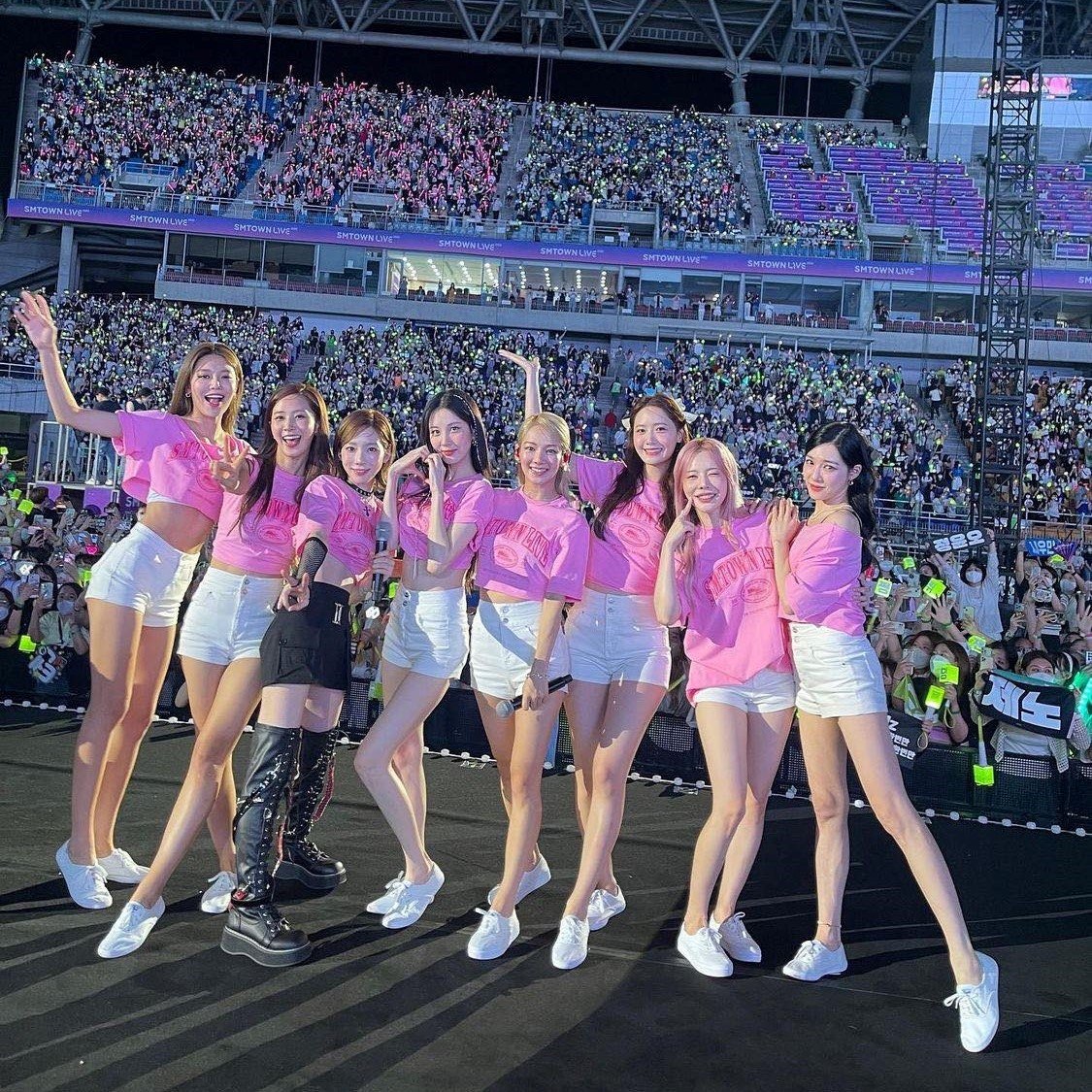 yulneck's tweet photo. when they were only supposed to release a single for their 15th anniv but they gave us a full album, music show promotions, SMtown performances, variety shows &amp; a fanmeeting

truly my best girls 🥺🩷

#소녀시대_16주년_우리_꼭_영원하자 #16Years_Sailing_With_GG https://t.co/1vfh1thO69