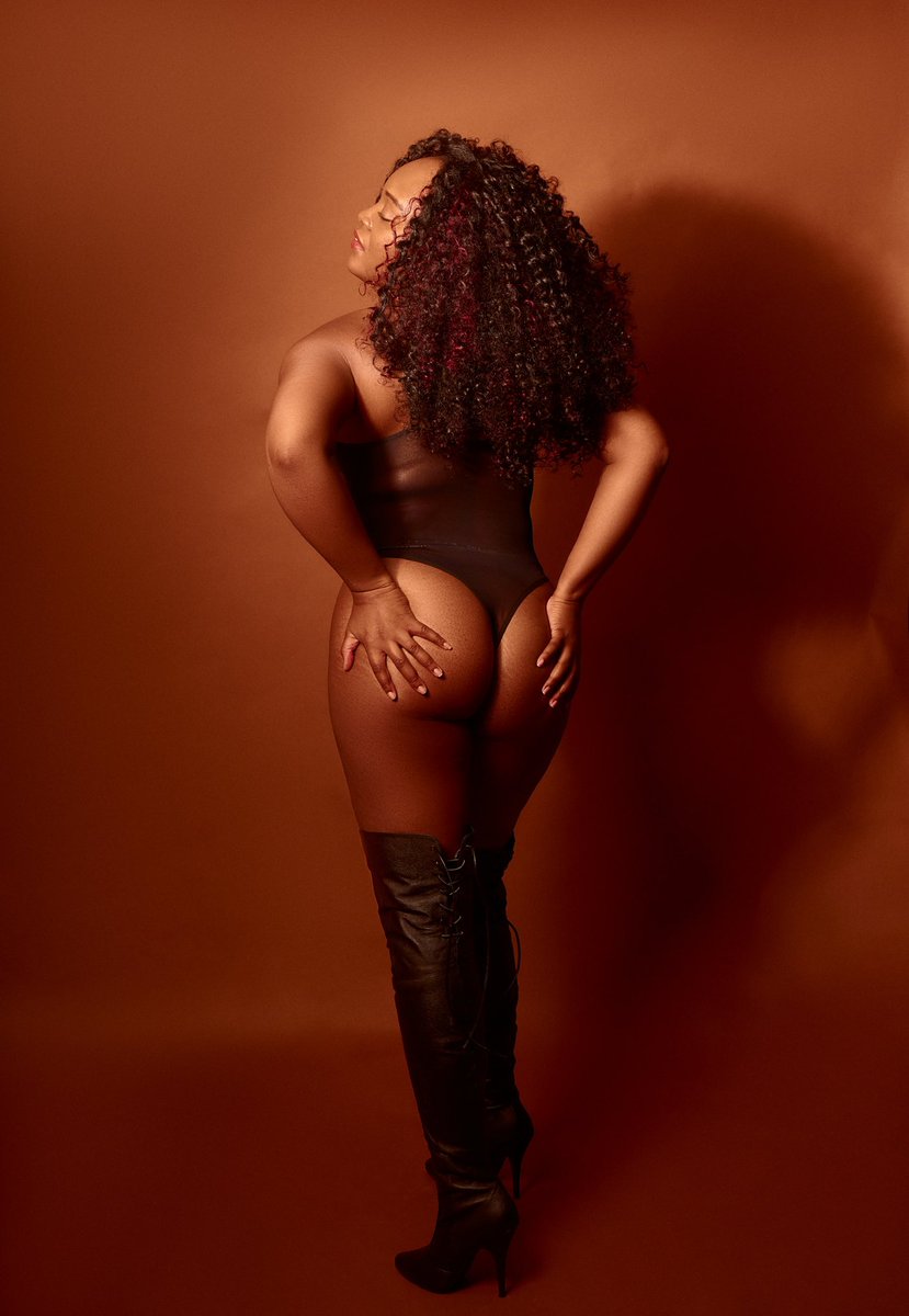 SheeRebel's tweet photo. ⁦cupcakes photographed by ⁦@kevonrphotog⁩ https://t.co/dB5KxdVRgJ