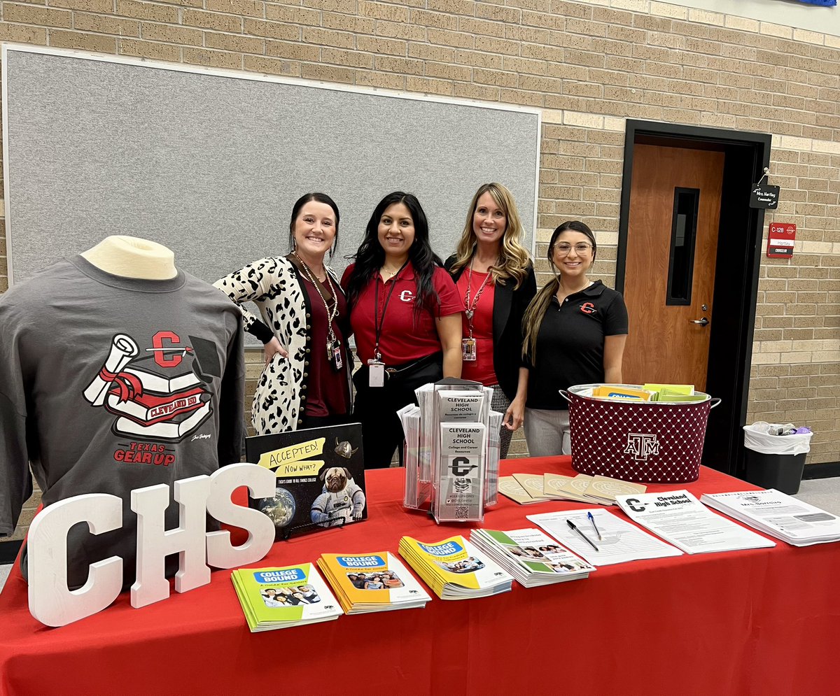 Successful Meet the Indians last night 🍎📚🎓 it was great sharing the resources our college and career team offers with  parents and students. #GearUpworks #theClevelandway