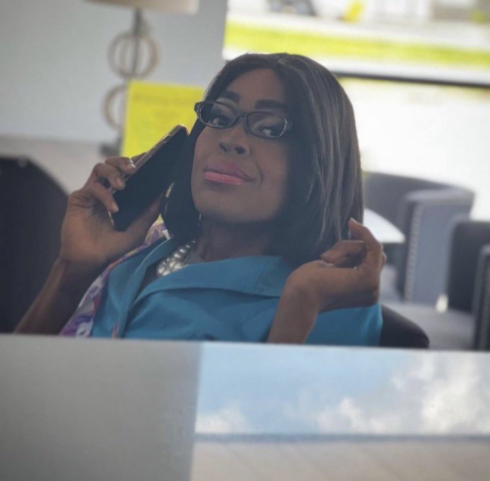 just remembered jeff is taking me to go see Erika Jayne 😮😮😮😮