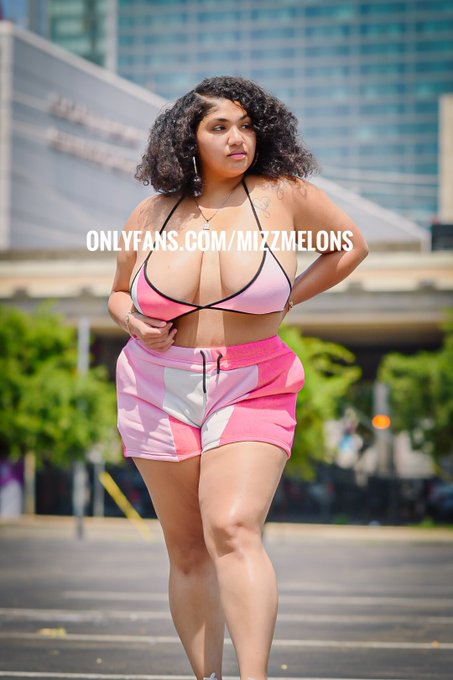 Watch Mizzmelons's leaked NSFW photo on TwXstars