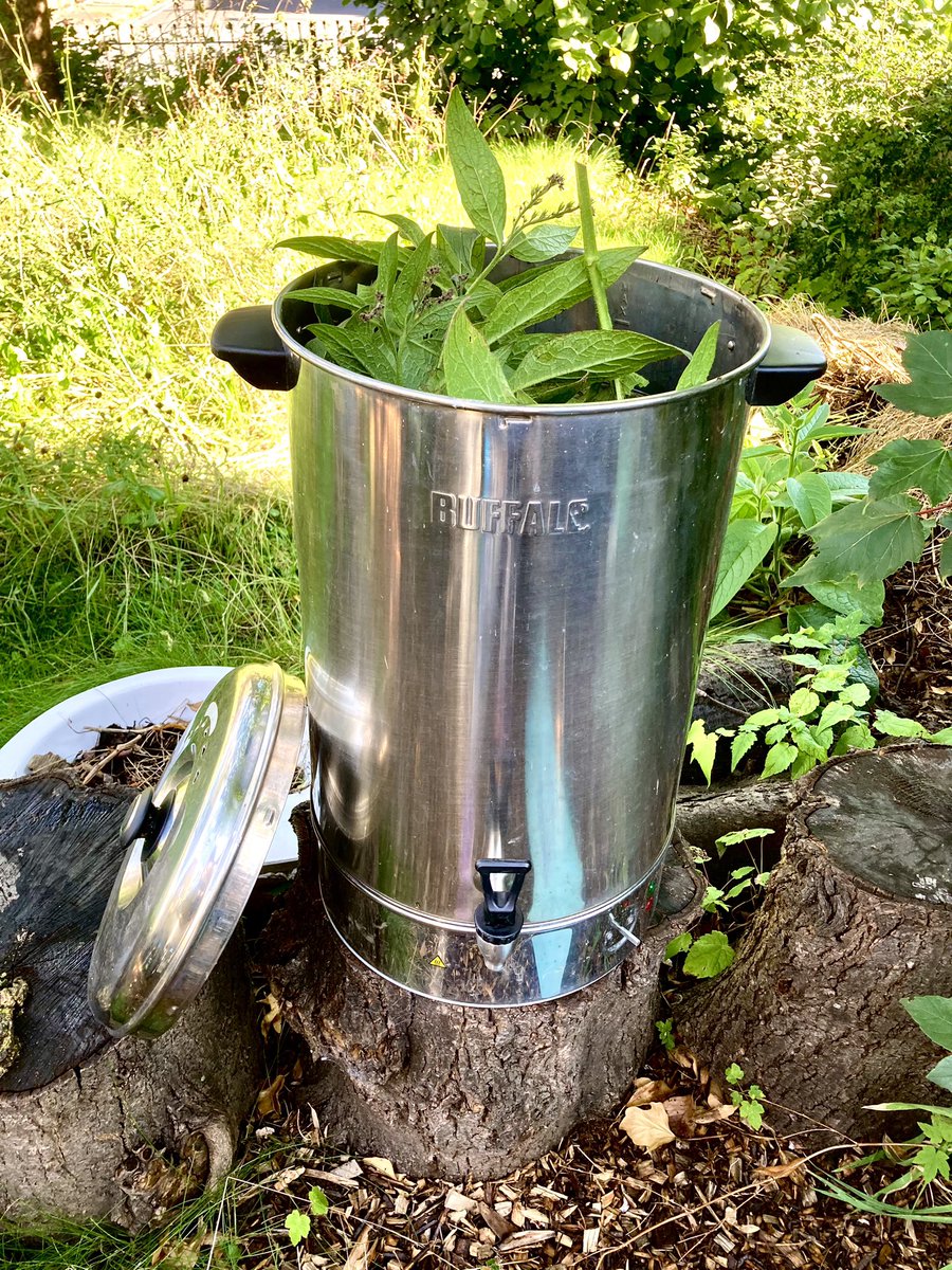 KtPermaculture's tweet photo. This hot water urn, rescued from a skip earlier this year, has been a brilliant comfrey tea maker! (I used some old towel material as a filter to the tap) 

#repurpose #comfreytea #urbanpermaculture #producenowaste #saltaire https://t.co/kZIfi7KtaT
