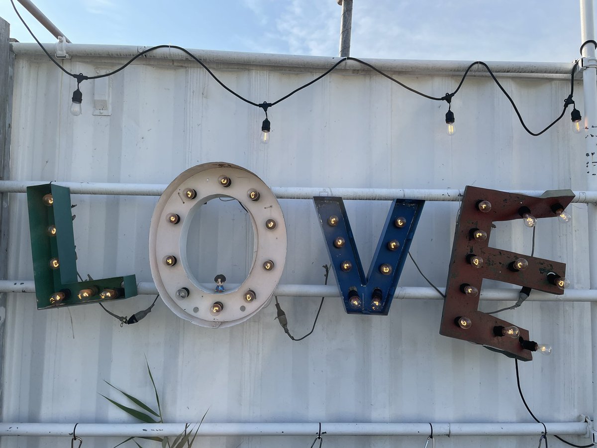 princessnaoko's tweet image. 仕事の決起会！でしたー！
決起会より、こちらの撮影がメインです
💙💛🩷🧡🤍🖤💚💜❤️
#それスノ
#SnowMan
#wildmagic