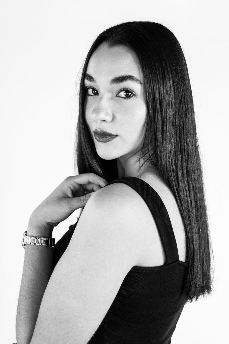 hellen8309's tweet image. La sesión de fotos que me hice para mis 20's es todo lo que está bien cuando pienso en mis hijos diciendo "Vea esta era mi mamá a los 20"