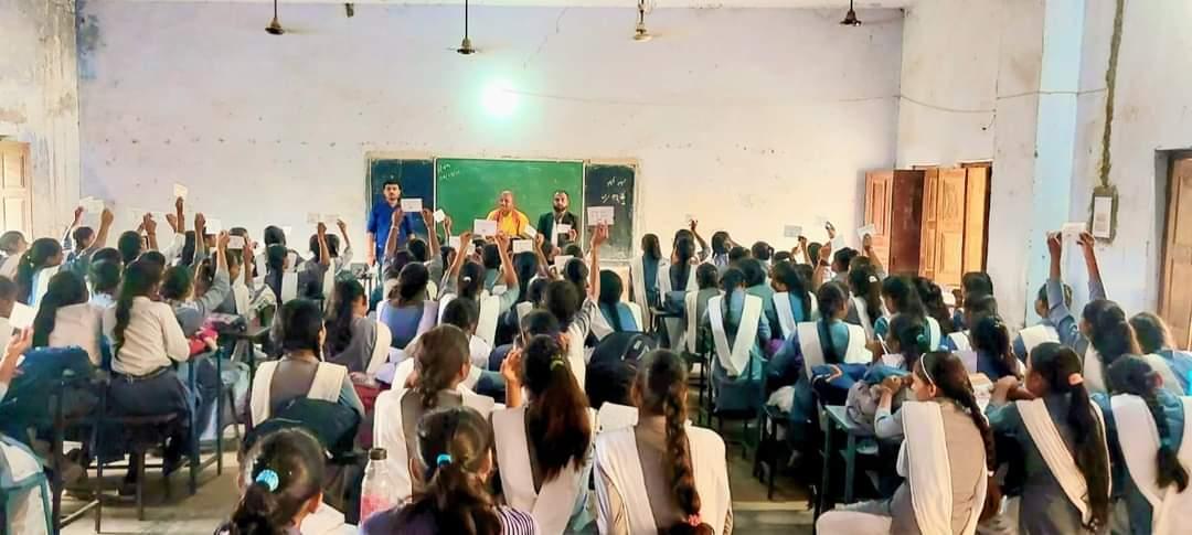 JaunpurABVP's tweet photo. वर्ष 2023- 24 के  सदस्यता अभियान के निमित्त जौनपुर जिला में अभाविप कार्यकर्ताओं द्वारा टी०डी० बालिका इंटर कालेज जौनपुर  में  छात्राओं को अभाविप की   सदस्यता दिलाई गयी।
जिसमें प्रांत सह मंत्री उद्देश्य सिंह उपास्थित रहे है।
@ABVPVoice @iGhanshyamShahi https://t.co/Ge8vWG5rVl