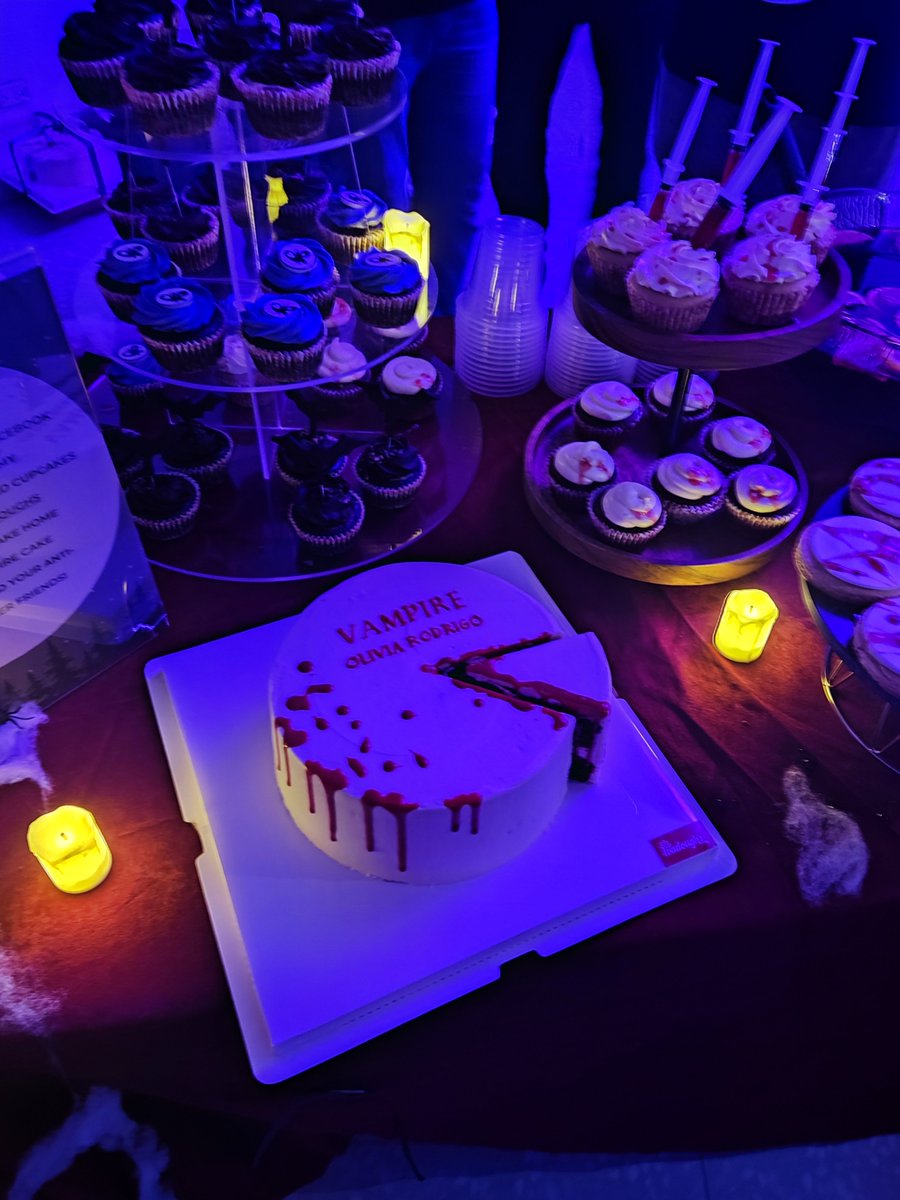 darksideilya's tweet photo. i had fun last night #ORVampFireNight
thank you @UMUSICPH for this wonderful night β¨π₯Ή https://t.co/b0KgGYxPqk