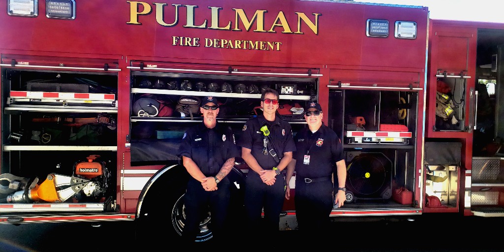 PullmanSD's tweet photo. We would like to thank our local firefighters and EMTs for stopping by Kamiak, our free summer meals site, this Wednesday! 🔥🚒 Your visit made our day and brought smiles to all the kids! 🌟🍔 #CommunityHeroes #SummerMealsJoy #PROUD2bePSD 😊👏 https://t.co/wBwVJUzZRW