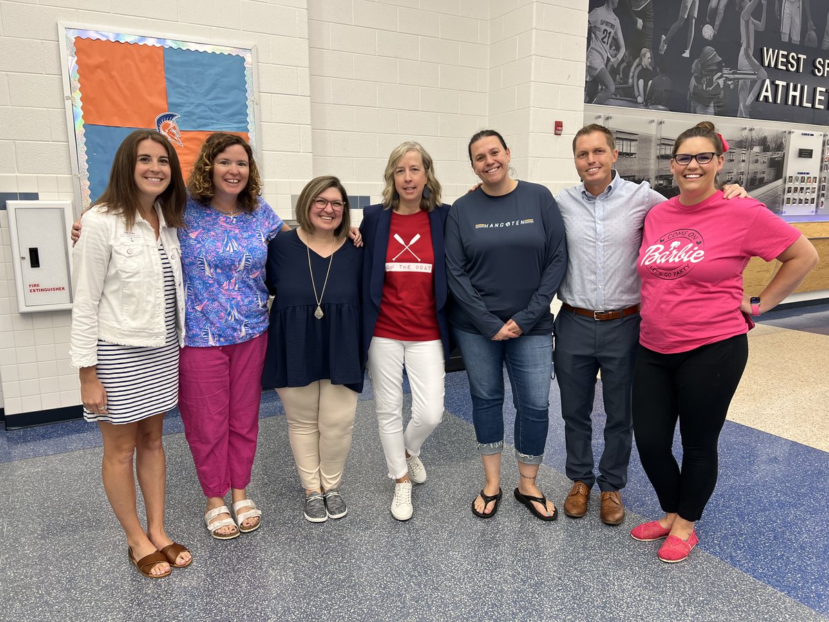 Adventures aplenty, laughter galore. Our new region's a treasure to explore! 💎 #R4Rowtheboat #ReppingJustice @MrKagarise <a href="/DanaChenFCPS/">Dana Chen</a>, Penny Gros, Lindsey Kearns, Emily Castro, Sam Weiss