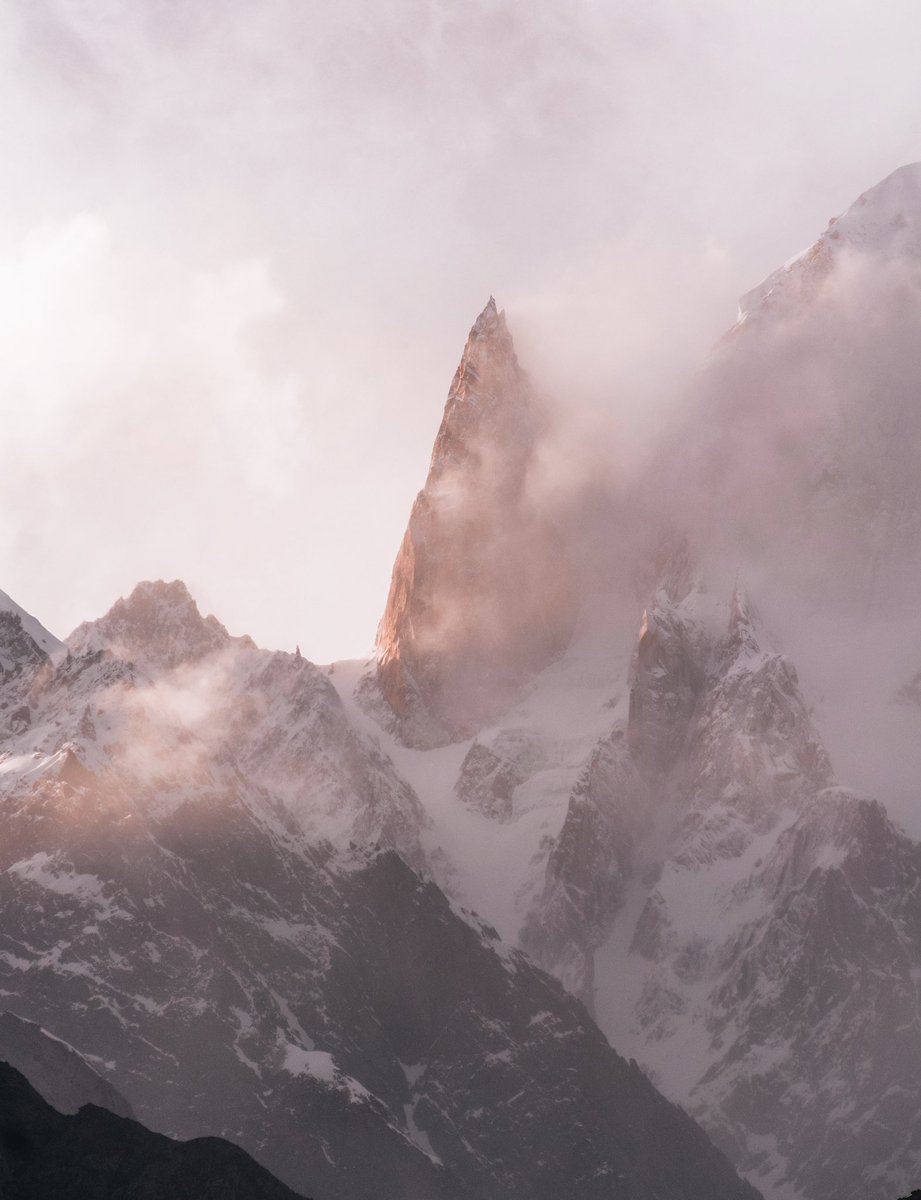 thehunzailad's tweet photo. Talk about the Drama🌄
📍Lady Finger, Hunza https://t.co/7PuaVO9JdF