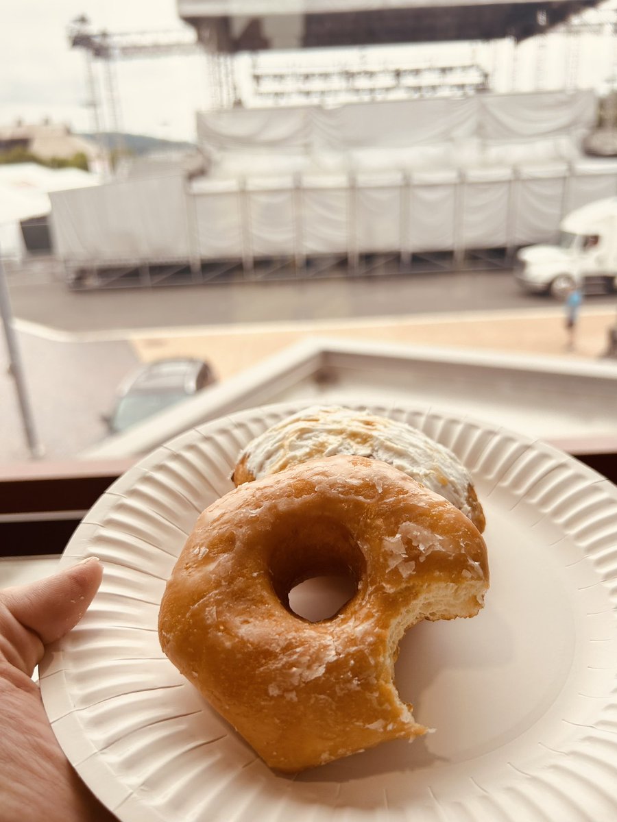 Thanks for the breakfast treat @basdjacksilva! We love 🍩’s! @Musikfest