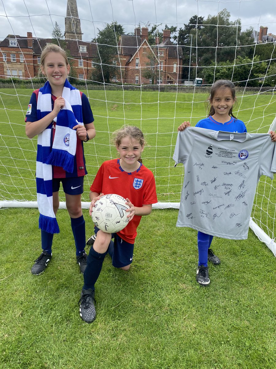 WCWFCcamps's tweet photo. Week 1 - over and out! ✅

What a few days we’ve had @MalvernStJames! From catwalks 💃 to arts and crafts 🎨 we had so much fun with all our campers! 

Week 2 is just around the corner… be sure to sign up for our fun and football-filled camp next week! ⚽️☀️ https://t.co/F4yXIpYuUG