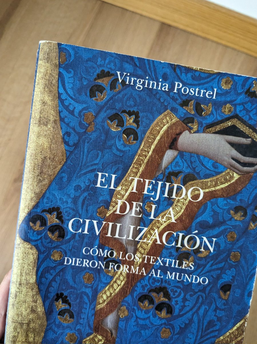 cel992's tweet photo. Maravilla de libro.
"Padecemos de amnesia textil porque disfrutamos de textiles en abundancia. Y esa amnesia tiene un precio: oscurece los componentes esenciales de la herencia humana y oculta la forma en que hemos llegado hasta aquí y lo que somos". #virginiapostrel https://t.co/42ae1nuWvB