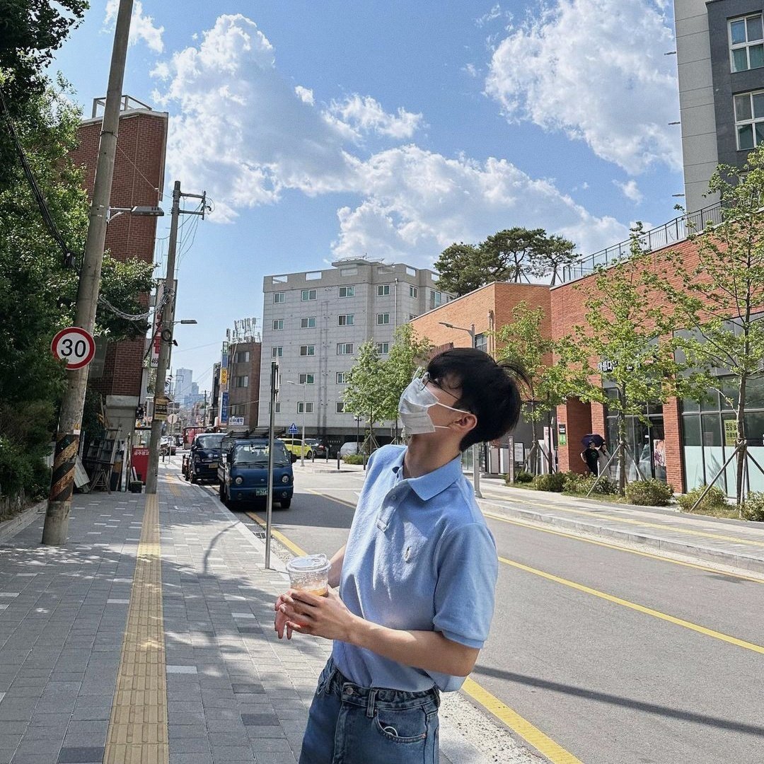 jicmsgf's tweet image. ☁️🤍☁️

♡ ; #tbsd #thebselcaday #deobiselcaday #theboyz #q #changmin