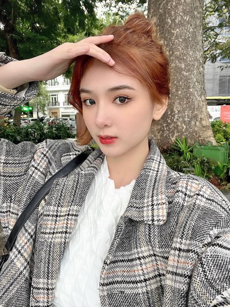 TotamnhuTo's tweet photo. E chán tóc đen rồi nhuộm lại màu nâu https://t.co/jtkvIn4bAz
