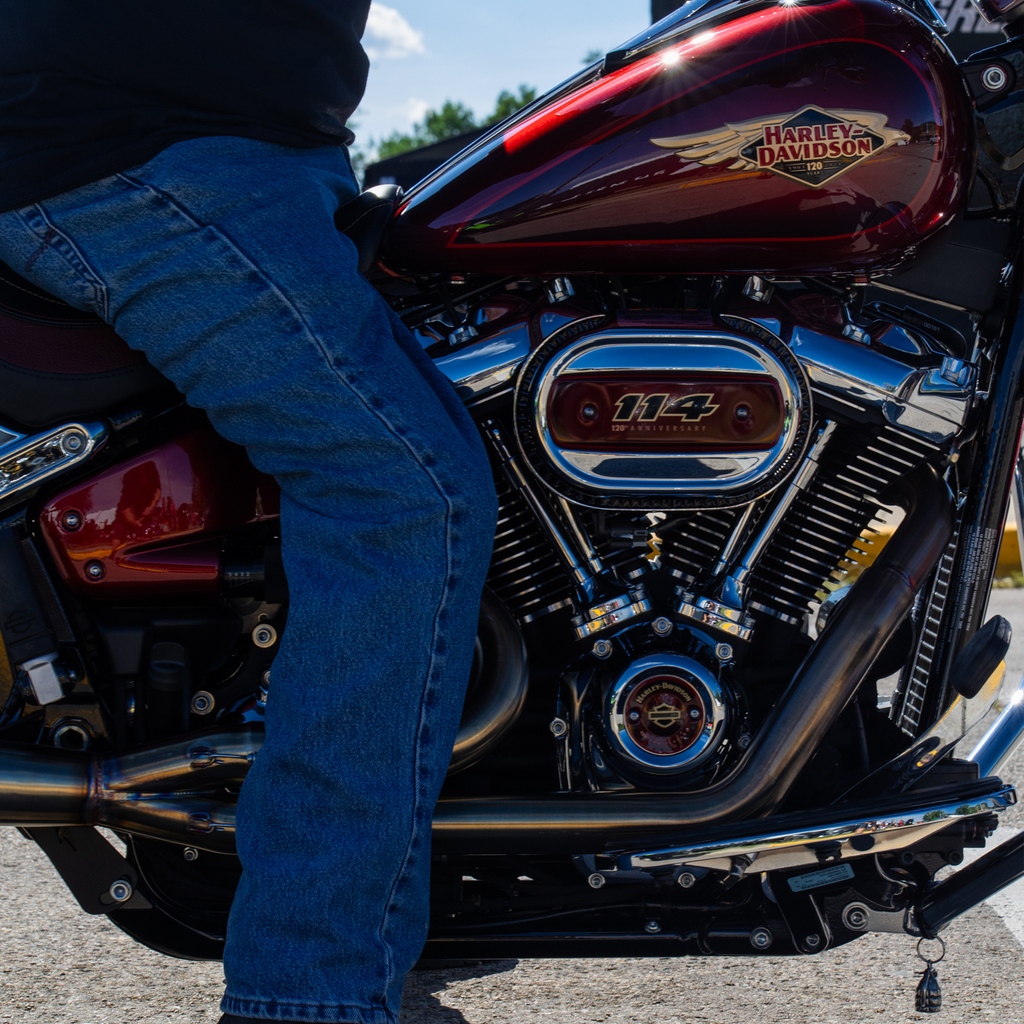 twinpower1982's tweet photo. lovin' all these V-twin motorcycles we're already seeing at Sturgis. ready to kick off Day 2! come see us at J&amp;P Cycles between 6th and 7th on Lazelle St. #americanmade #twinpower #fitslikeitshould #sturgis #sturgis2023 #harleydavidson https://t.co/2iJbV0Sukj