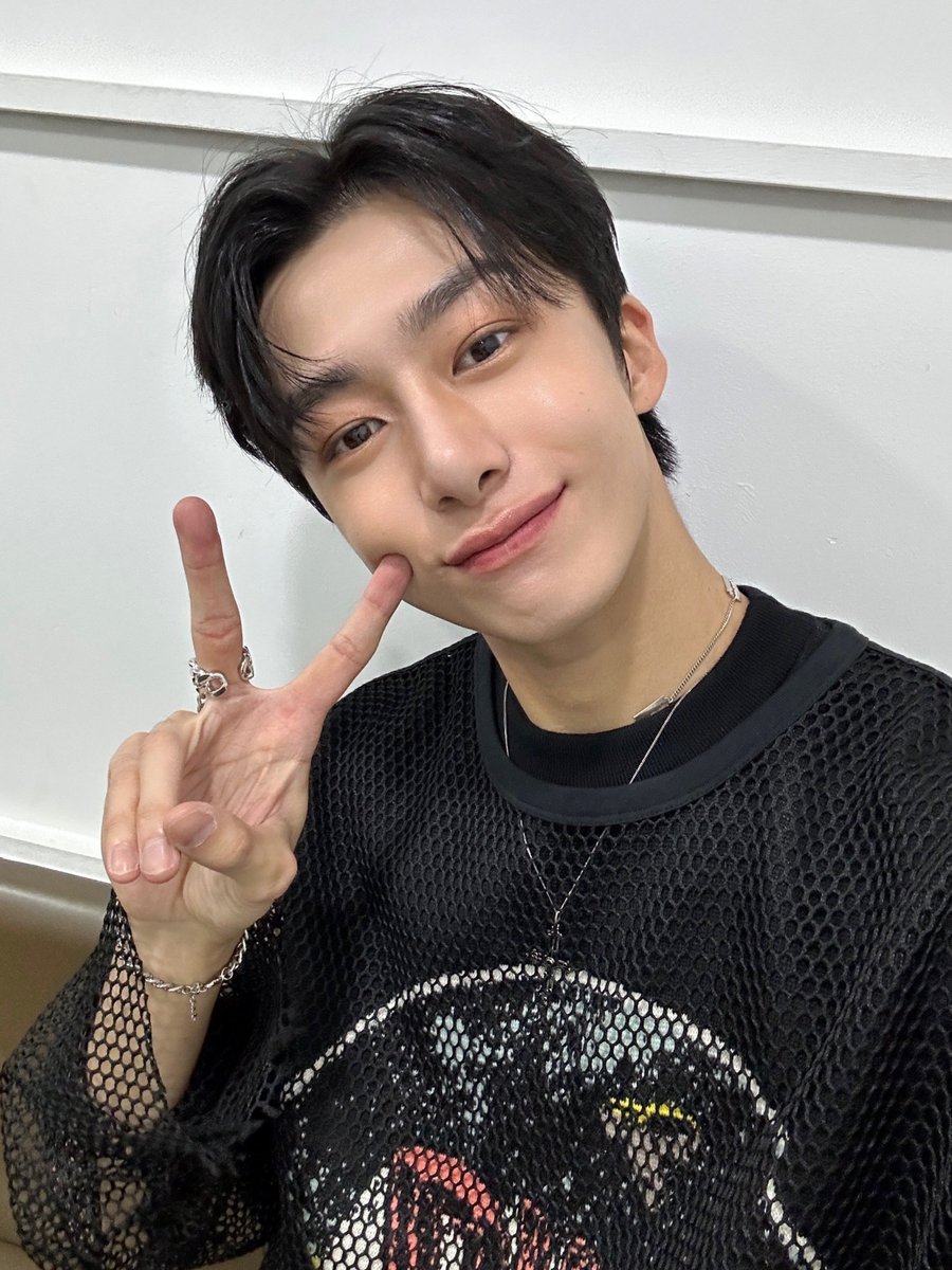 OfficialMONSTAX's tweet photo. 남은 무대들도 화이팅 ! 더위 조심해요 몬베베🥰 #형원 https://t.co/Pku9K6xOq0
