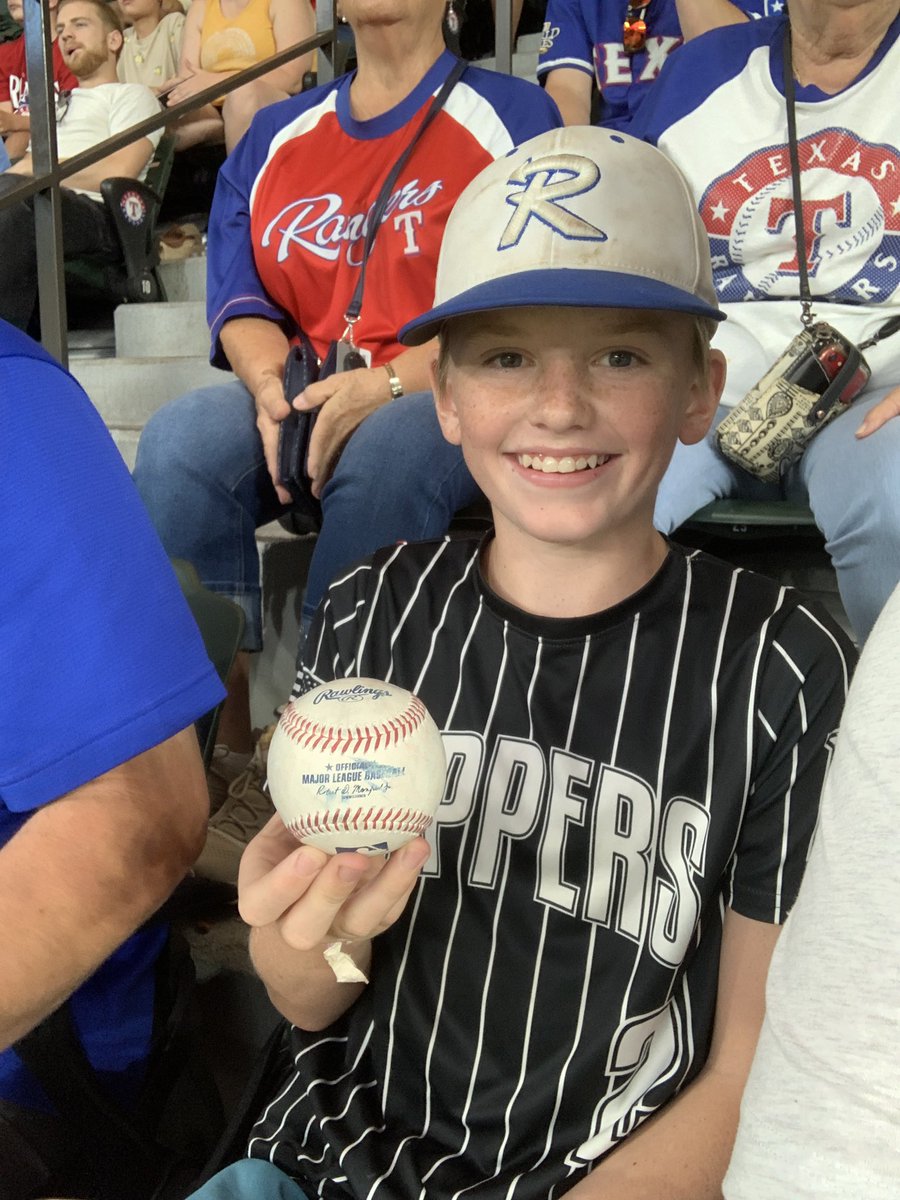 RhiCovington's tweet photo. @Leodytaveras made Bryce’s night last night throwing him a ball from center field! Thanks so much #3! https://t.co/XIXjwXbz3Y