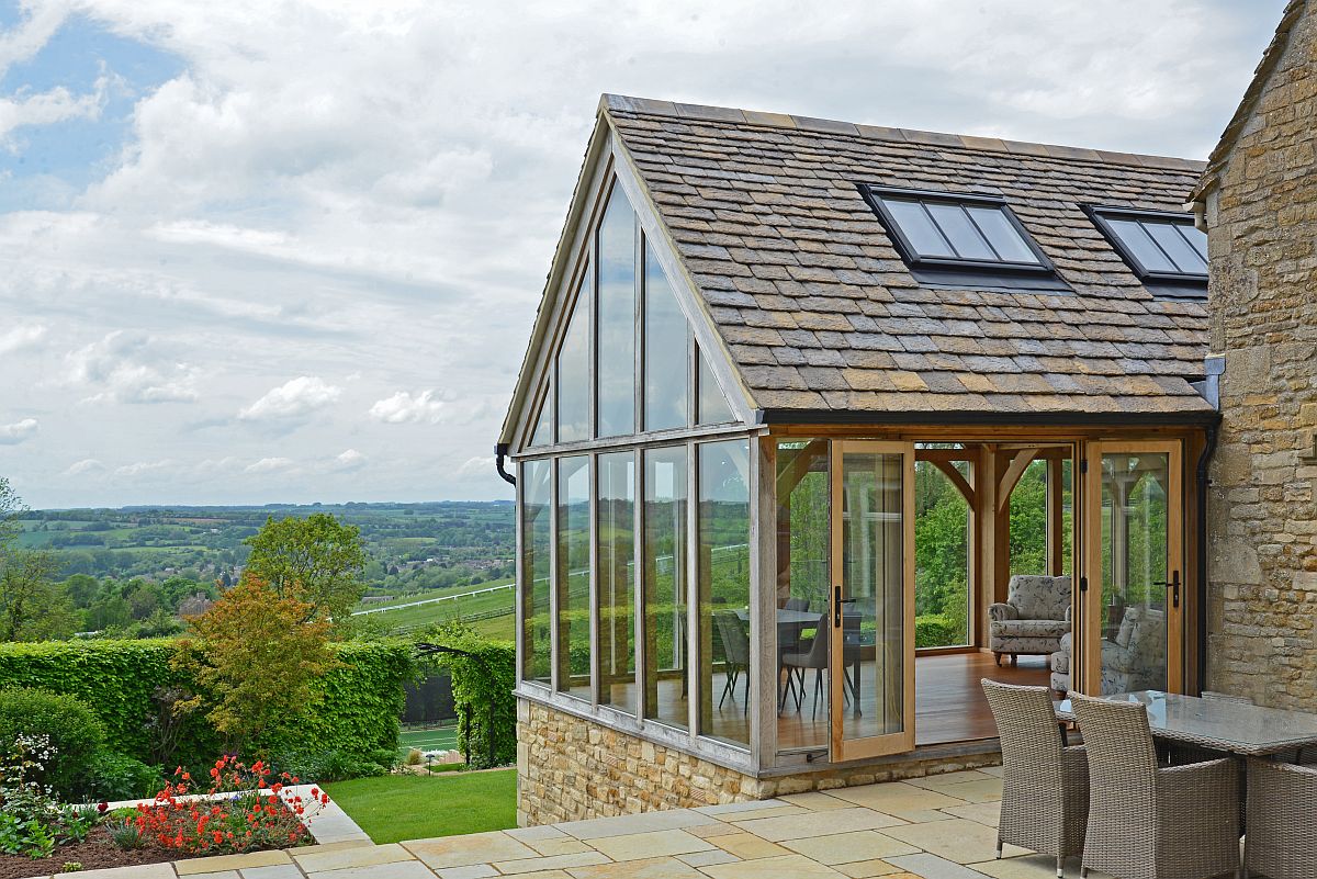 Oak Garden Room Views

The full height glazing in this gable ended oak framed garden room created the perfect space for a light and airy living room, to enjoy the spectacular views across the Cotswolds AONB.

#oakframe #oakframed #oakframing