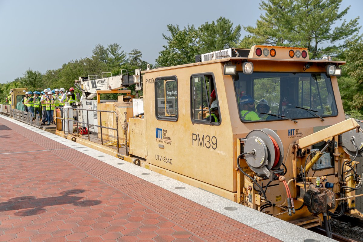 This week, <a href="/wmataGM/">Randy Clarke</a> Randy Clarke &amp; interns visited Green Line stations and saw fiber-optic cable installation firsthand. The team laid 62,000 ft., boosting radio &amp; signal capabilities, also paving the way for future upgrades. Learn more: wmata.com/2023majorconst… #wmata
