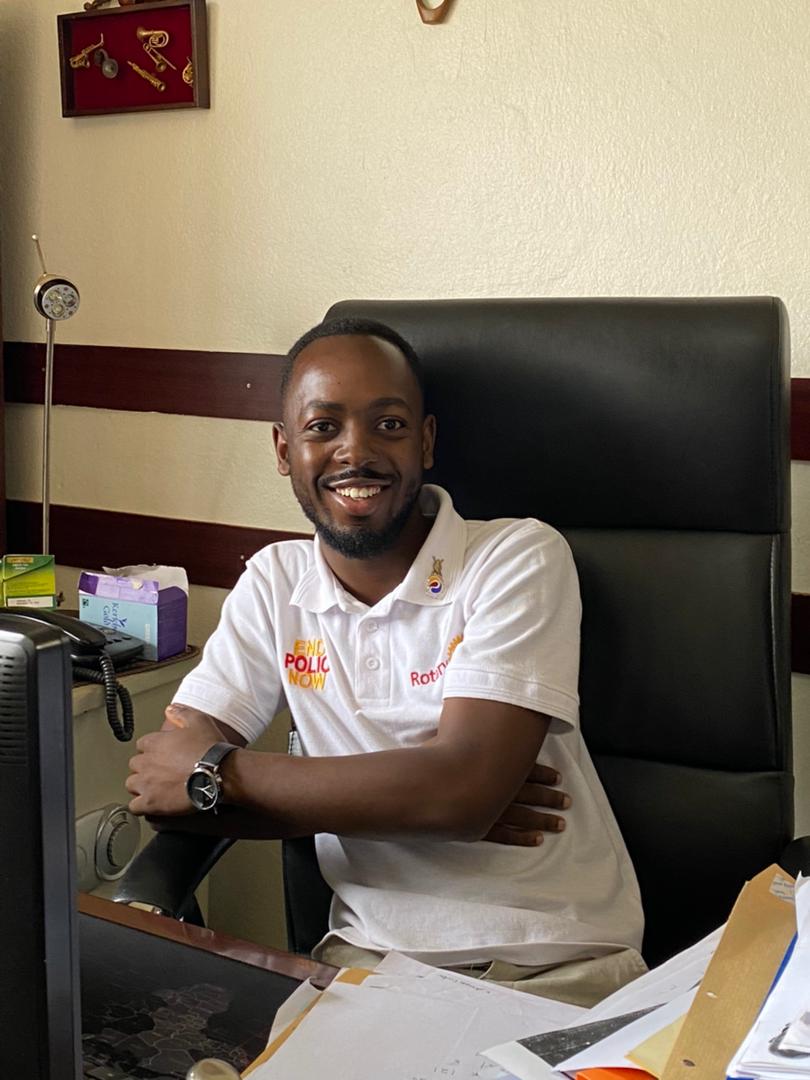 Meet @Joachim35677602 the president of @RMunyonyo who decided to wear his End Polio Now tshirt every Friday for the entire Rotary year in a bid to create awareness about #EndPolioNow. Usiniache;Leaving no child behind.