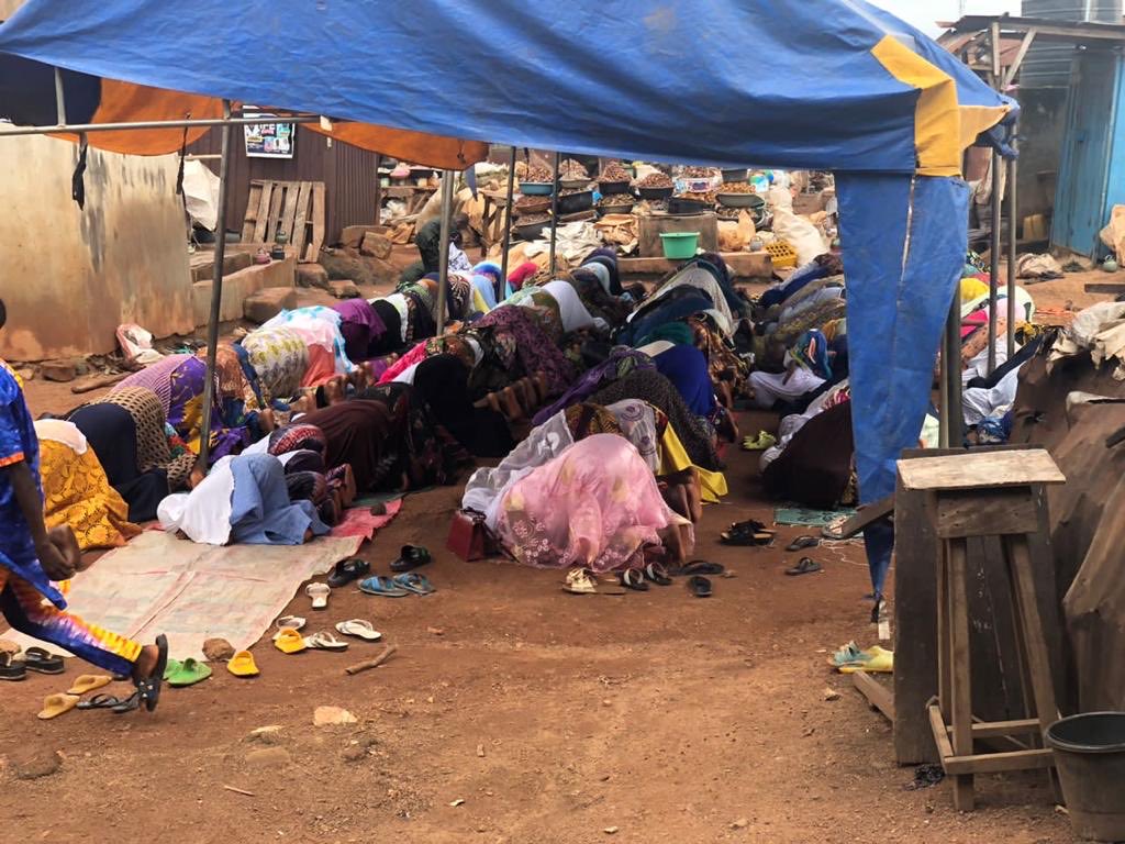 project_enhance's tweet photo. PLAN Foundation’s Ms Leye Oginni and Ward 4, Ibadan Southwest LGA Chairman Moshood Abiodun, speaking with women and men at the Global Fund supported community outreach on #GBV and #SRHR held today during Jumaat Service at Ile Oloya, Bode, Ibadan, Nigeria.
⁦@amplifyfund⁩ https://t.co/2WQdmhfUPb