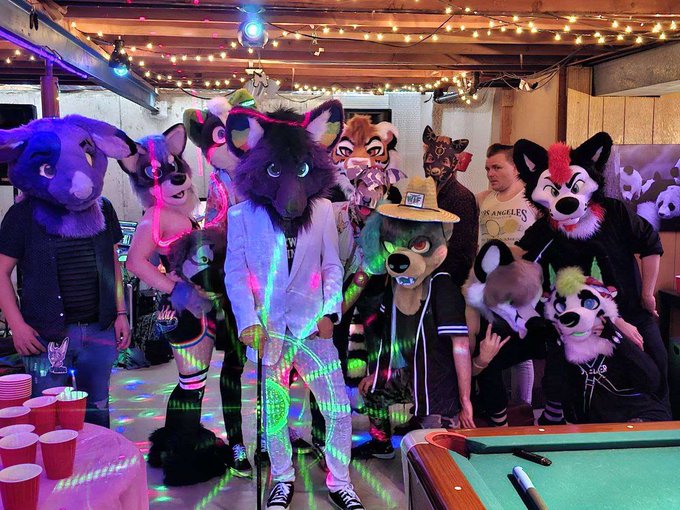 Had a great time Denver at a furry party! I think I looked cute in my booty shorts 😉 https://t.co/jA