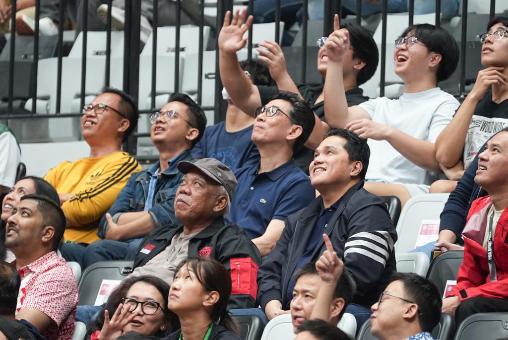 erickthohir's tweet photo. Nonton Test Event hari kedua di Indonesia Arena untuk persiapan FIBA Basketball World Cup, bareng Menteri PUPR, Pak Basuki. 

Mohon doanya kita sukses menyelenggarakan event bergengsi ini. 

Bismillah https://t.co/atv2zJDaOl