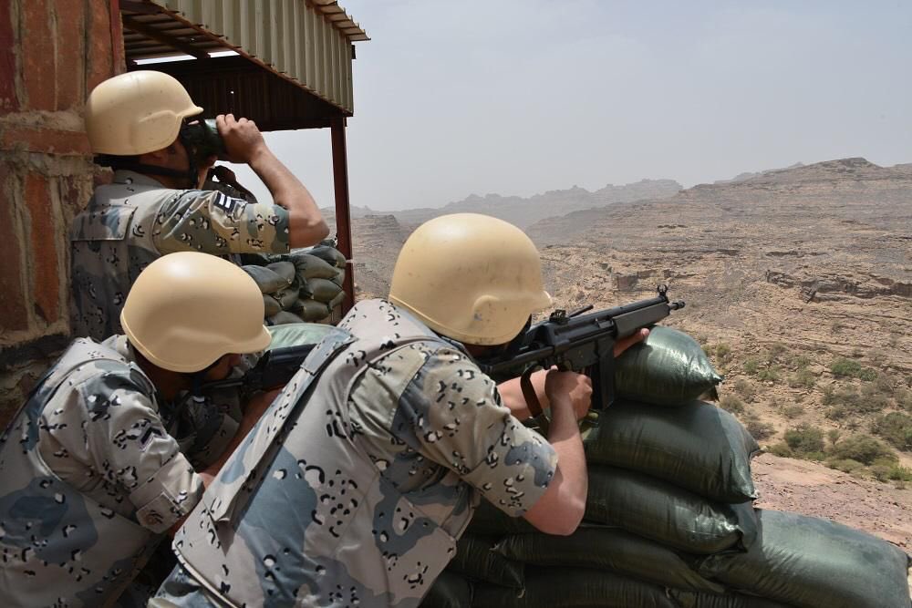 أبطالنا المرابطين على حدودنا
بدفاعهم، يكتبون مسيرة فخر وعزّة
وبعزمهم، تفخر القلوب وتدعو لهم..
فاللهم أيّدهم بنصرك واحفظهم بحفظك
وردهم إلى أهلهم سالمين
واشف مرضانا وارحم موتانا
واحم بلادنا من كل سوء 🙏🏼🇸🇦