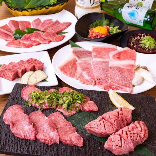 soyonminami's tweet photo. 瑞英-ソヨン-心斎橋店
コース料理も始めました
焼肉コースや、ちりとり鍋コース、
サムギョプサルコースがございます
いかがですか？
ご予約はこちら
https://t.co/pSmB3GAjaI…
営業時間  18:00～朝6:00(LO5:00)
電話  06-6211-5777
定休日　年中無休
@soyon_shinchi
@soyon_honten
@kimchi_kitada https://t.co/rdRxYnM2us