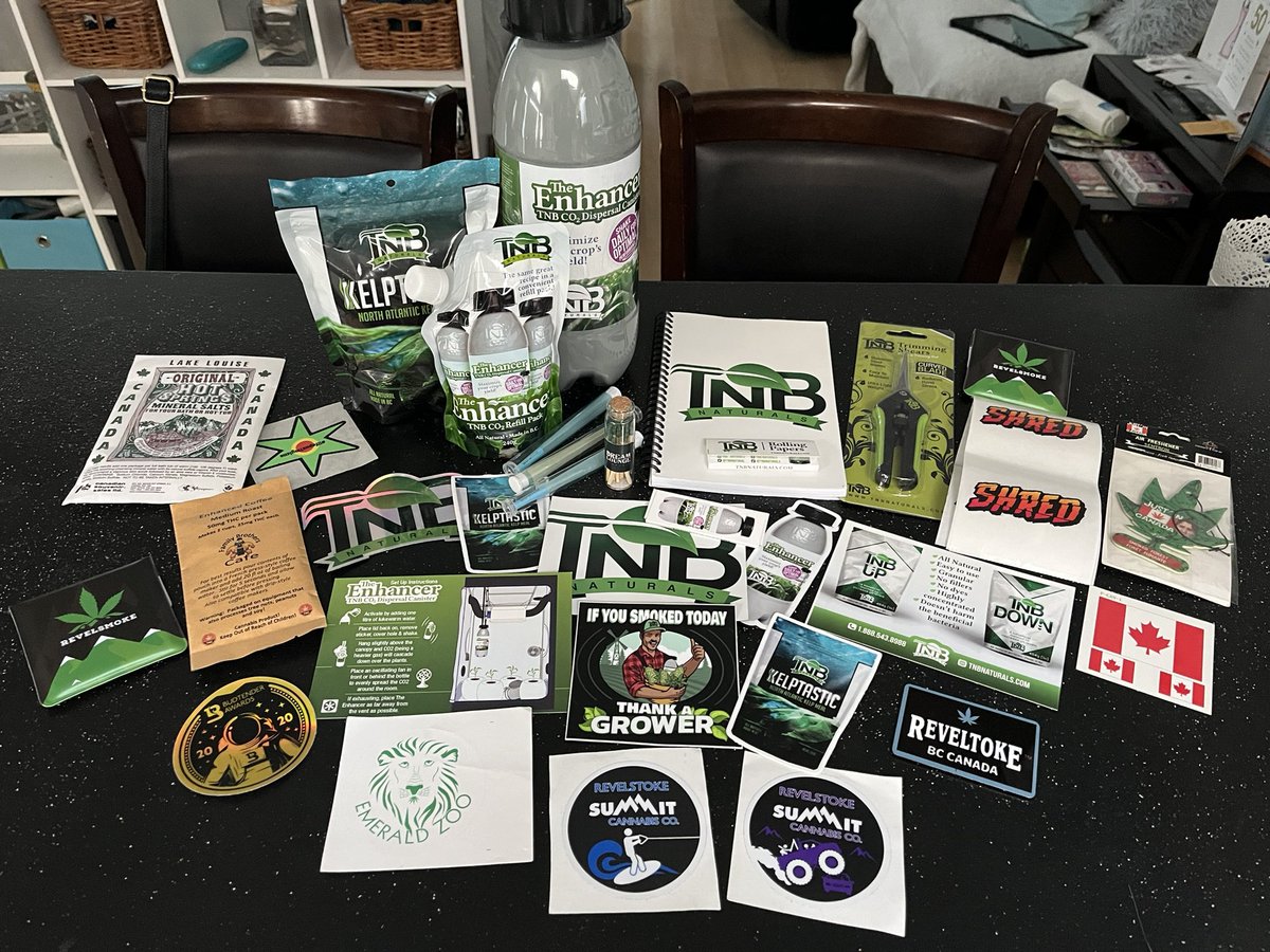 Well what better way to start my 50th year, it’s time for another #randomactofkindness420giveaway 🥳🙌🙌

To enter: 

1) you must be 🇨🇦 or 🇺🇸 and of legal age in province/state
2) like post, and comment “I love weed” in the comments
3) retweet 

HUGE thank you going out to
