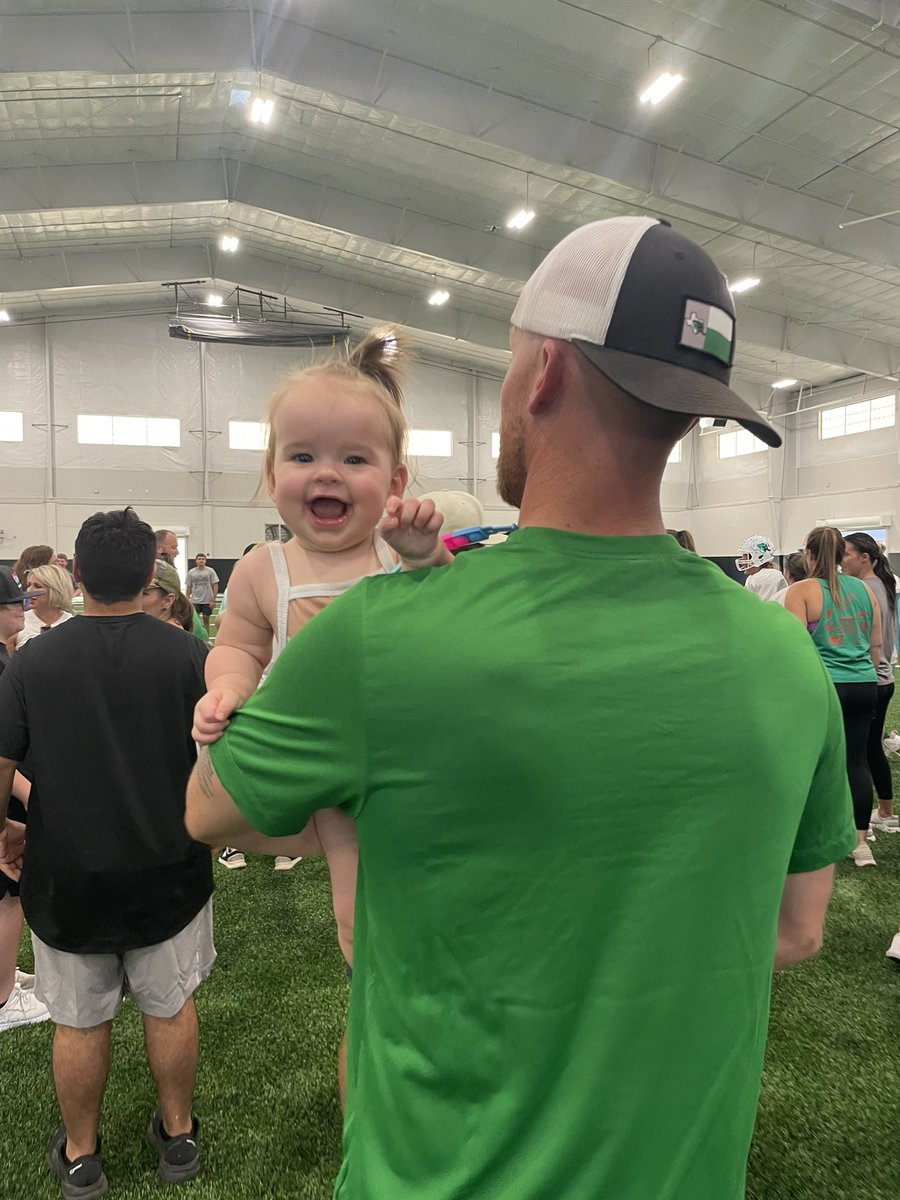 katy__brewer's tweet photo. Dad life looks so good on you, CB! 
@Coach_CBrewer https://t.co/CZokNay0vw