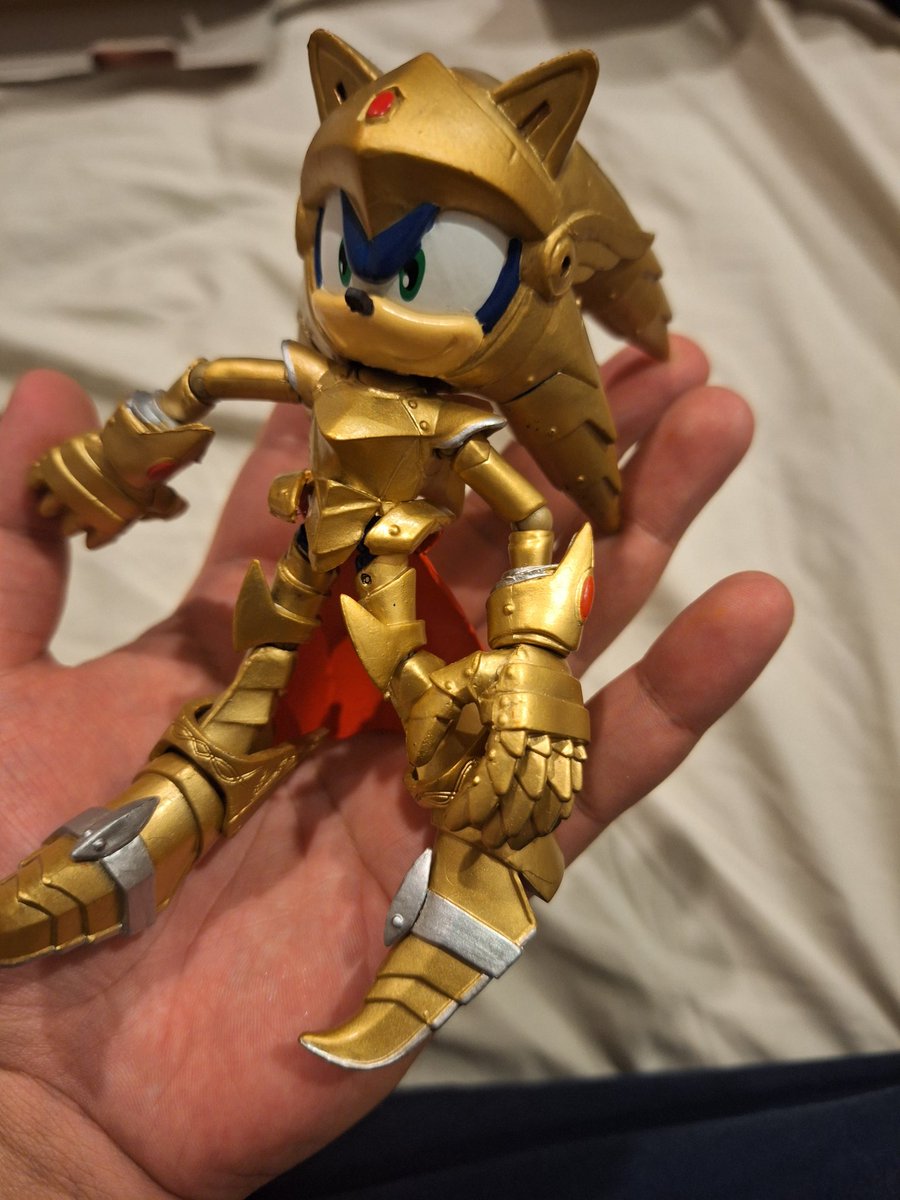 Got this jazwares Excalibur Sonic figure for 7 USD!! Unfortunately it did  not come with the sword, but it did came with the removable visor so that's  good! #SonicTheHedgehog #SonicAndTheBlackKnight, image size:900x1200