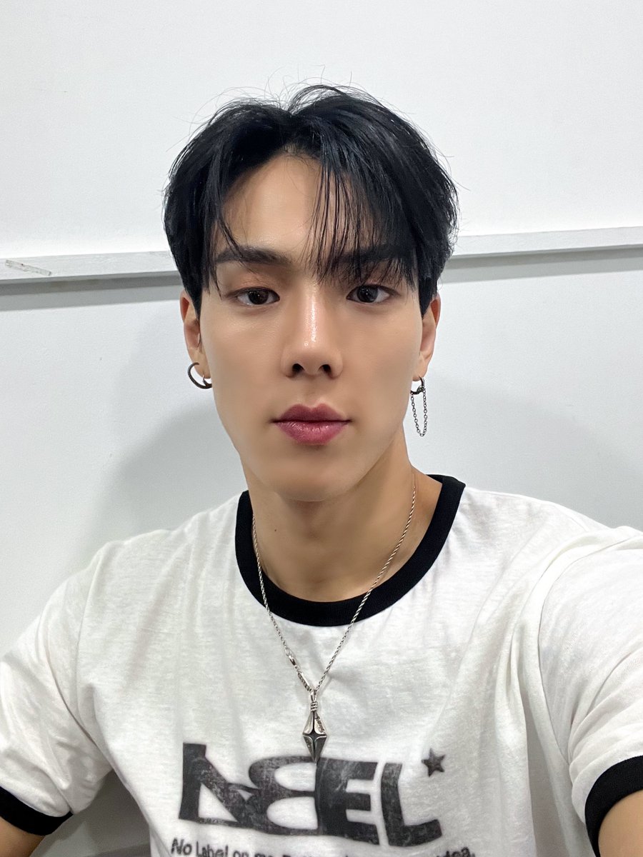 OfficialMONSTAX's tweet photo. 이번주도 잘부탁해요 ㅎㅎ #셔누 https://t.co/uGBuH5HLT4