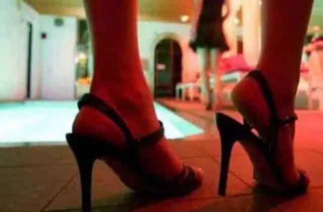 देह व्यापार का धंधा करने वाले होटल में पुलिस की Raid, 2 लड़कियां बरामद
m.punjab.punjabkesari.in/punjab/news/po…

#Police #Raid #Hotel #ProstitutionBusiness #Girls #HindiNews #PunjabHindiNews