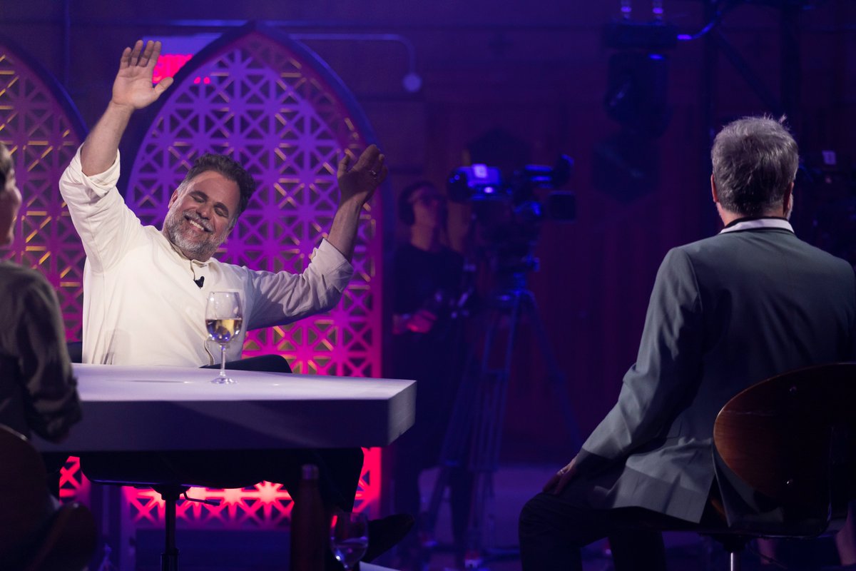 yadumondeamesse's tweet photo. Chaque semaine, on a la chance d’avoir des convives avec beaucoup de jasette et demain ne fait pas exception.
➕ ne manquez pas la prestation musicale de Coral Egan.
⎯
⛪ #YAMM
Vendredi 21h à @telequebec
En rediffusion les dimanches 20h
https://t.co/rwvjMwm2i3 
📸 @ericmyrephoto https://t.co/4Dy6fQsEq2