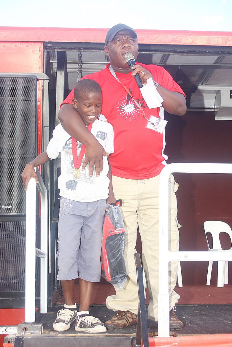 A friend just sent me this pic of a Little Neo Maema with the late Shakes Kungwane who then picked him as the future bafana bafana star!