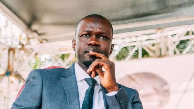 Direct_News024's tweet photo. 🔴 Alexei Navalny, l’opposant russe condamné en Russie. L’UE et l’ONU appellent à sa libération immédiate. 
Ousmane Sonko, l’opposant sénégalais condamné par le régime de Macky Sall. Silence radio de l’ONU et de l’UE. 
Ces Occidentaux ont des marionnettes qu’ils défendent. https://t.co/eA9OrwGQeN