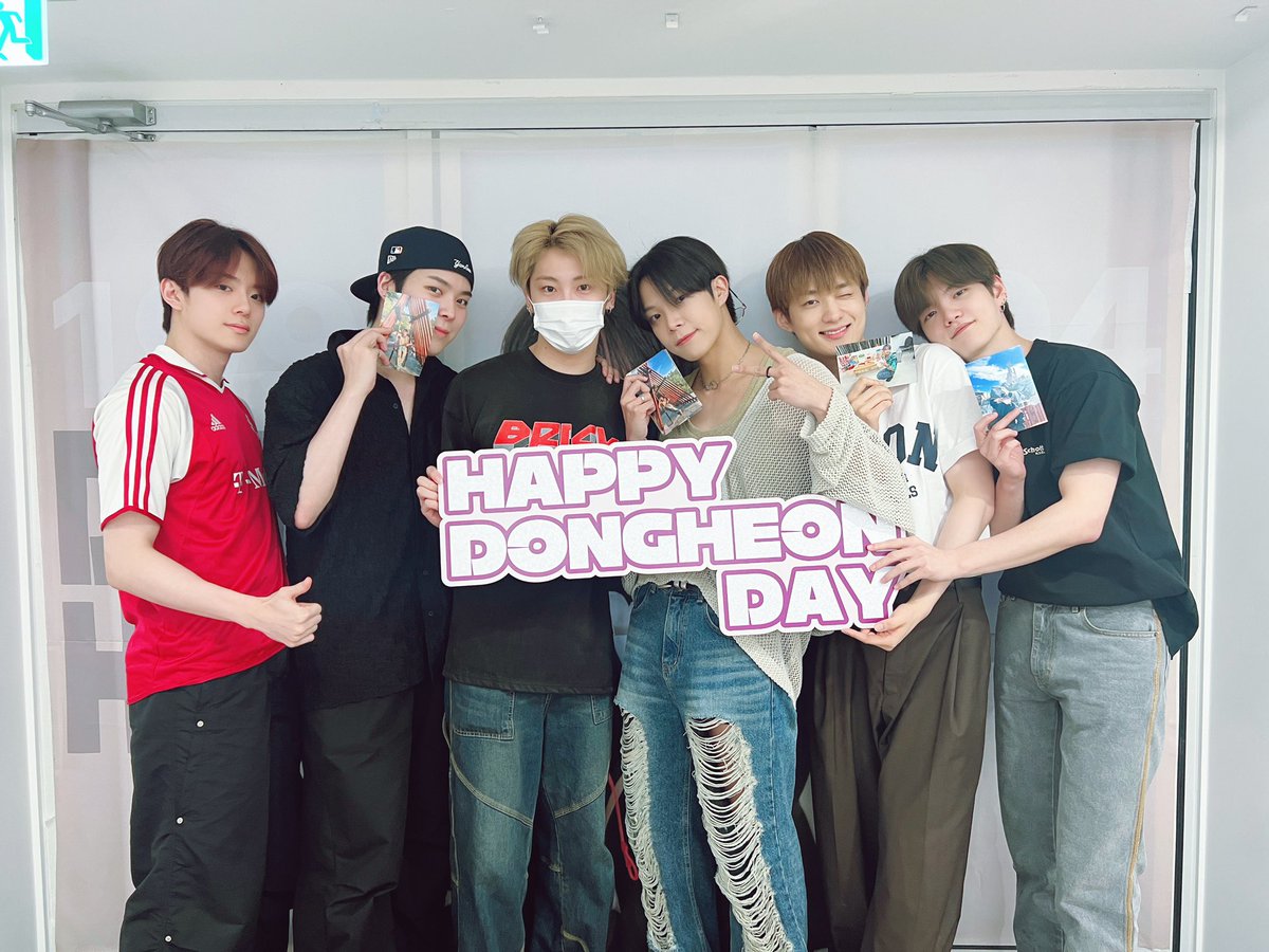 the_verivery's tweet photo. [📷]
해피허니데이의 마무리💜
동헌이의 생일을 함께해 준
베러들 8배더 4랑해❤️

#HAPPYDONGHEONDAY #오늘동허니생일이랬찌 #허니야_8배더4랑해 https://t.co/3BPAyY0zSc