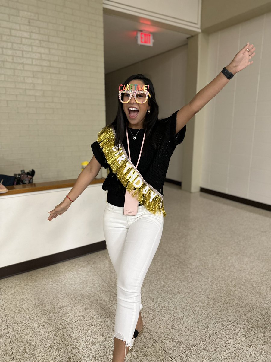 BroncoEBs's tweet photo. ¡¡¡Que pasa mi gente!!!

Our MLD says congratulations to our fun-loving Bil Specialist Claudia!

¡Que pases un feliz cumpleaños! https://t.co/NdQR4bfgiK