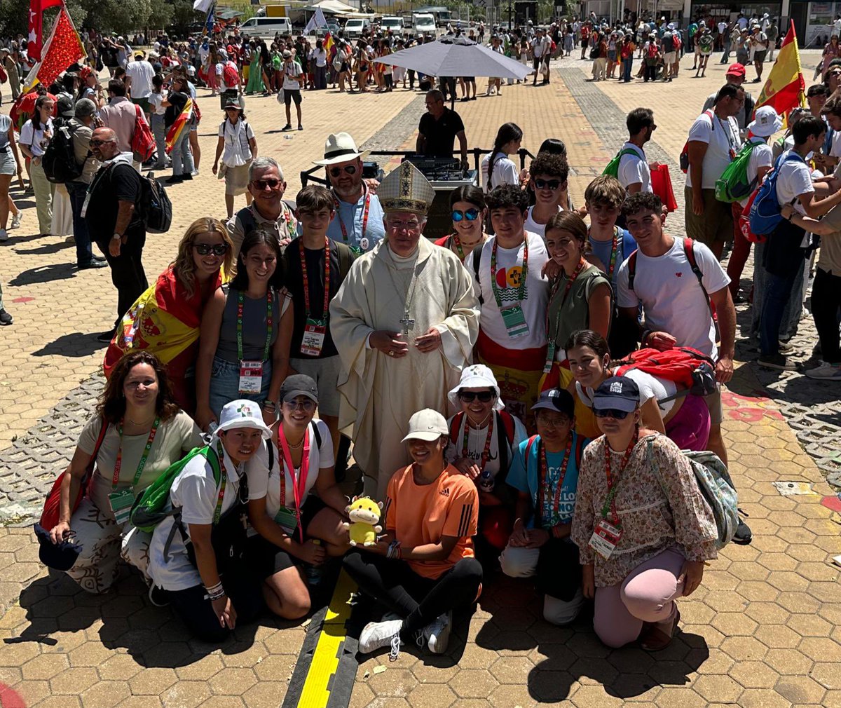 ArzobispoSaiz's tweet photo. También han participado en la Catequesis de esta mañana el Grupo san Juan Crisóstomo y Parroquia Santa Isabel de Madrid, y las parroquias de Mairena del Aljarafe, Pilas. Aznalcóllar, de Sevilla. Gracias por vuestro entusiasmo! Adelante! https://t.co/2rSkInXQoz