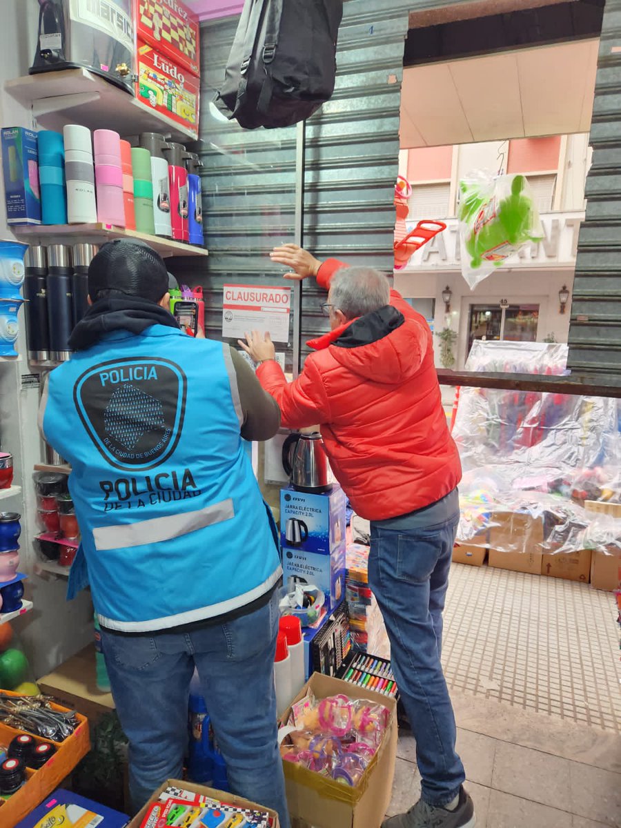 eugenioburzaco's tweet image. La @PoliciaCiudadBA incautó más de 800 juguetes apócrifos sin la regulación pertinente para su venta, un hecho que ponía en peligro la salud de nuestros niños. En la Ciudad no hay lugar para lo ilegal. Felicito a los efectivos por su compromiso para cuidar a todos los ciudadanos.