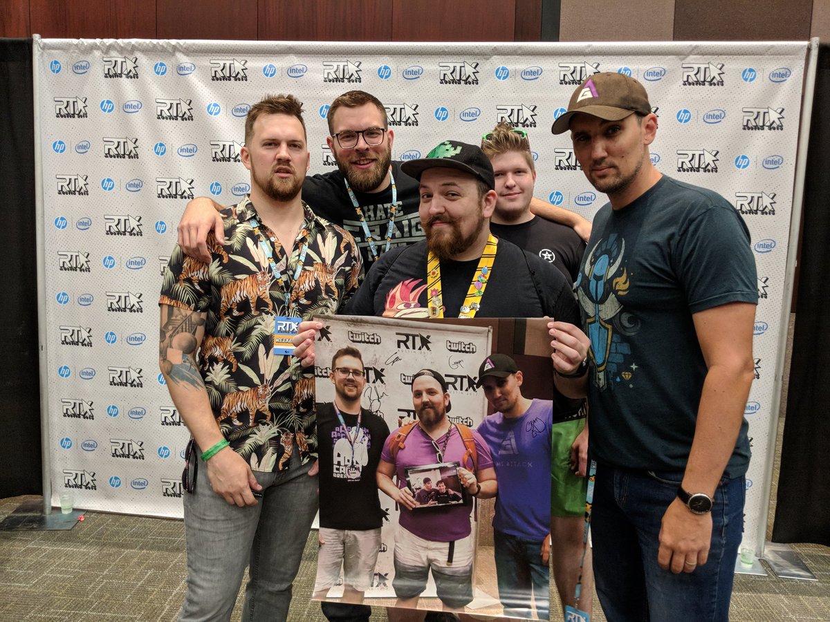 ɯɐɥSɹǝpɐʌuI tweet media