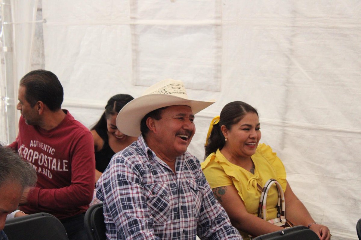 joseluis_lima's tweet photo. Amigas y amigos del Huixmi me invitaron a platicar sobre el abandono tan importante que han sufrido desde hace muchos años. Lo más importante es que no bajan los brazos y siguen buscando los conductos adecuados para poder generar beneficios para las y los vecinos. 

#JoseLuisLima https://t.co/m1PyjJ84tO