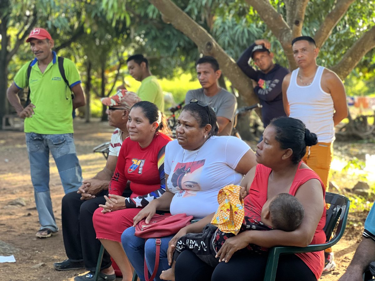Minpescave2's tweet photo. En el Baúl, edo #Cojedes, también estamos generando propuestas y debatiendo junto al pueblo pescador respecto al proyecto de Reforma a la Ley de Pesca y Acuicultura. El proceso constituyente avanza en cada comunidad pesquera de la patria.
#GNBArmadosDePaz
@NicolasMaduro 
@Jcloyo https://t.co/o96MN4rYGn