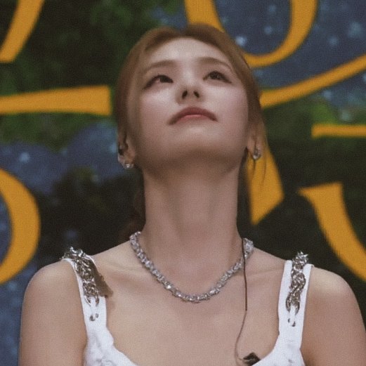 RYEJIF1LM's tweet photo. ryujin loves her so dearly 🥺 https://t.co/P4uJZJ65eB