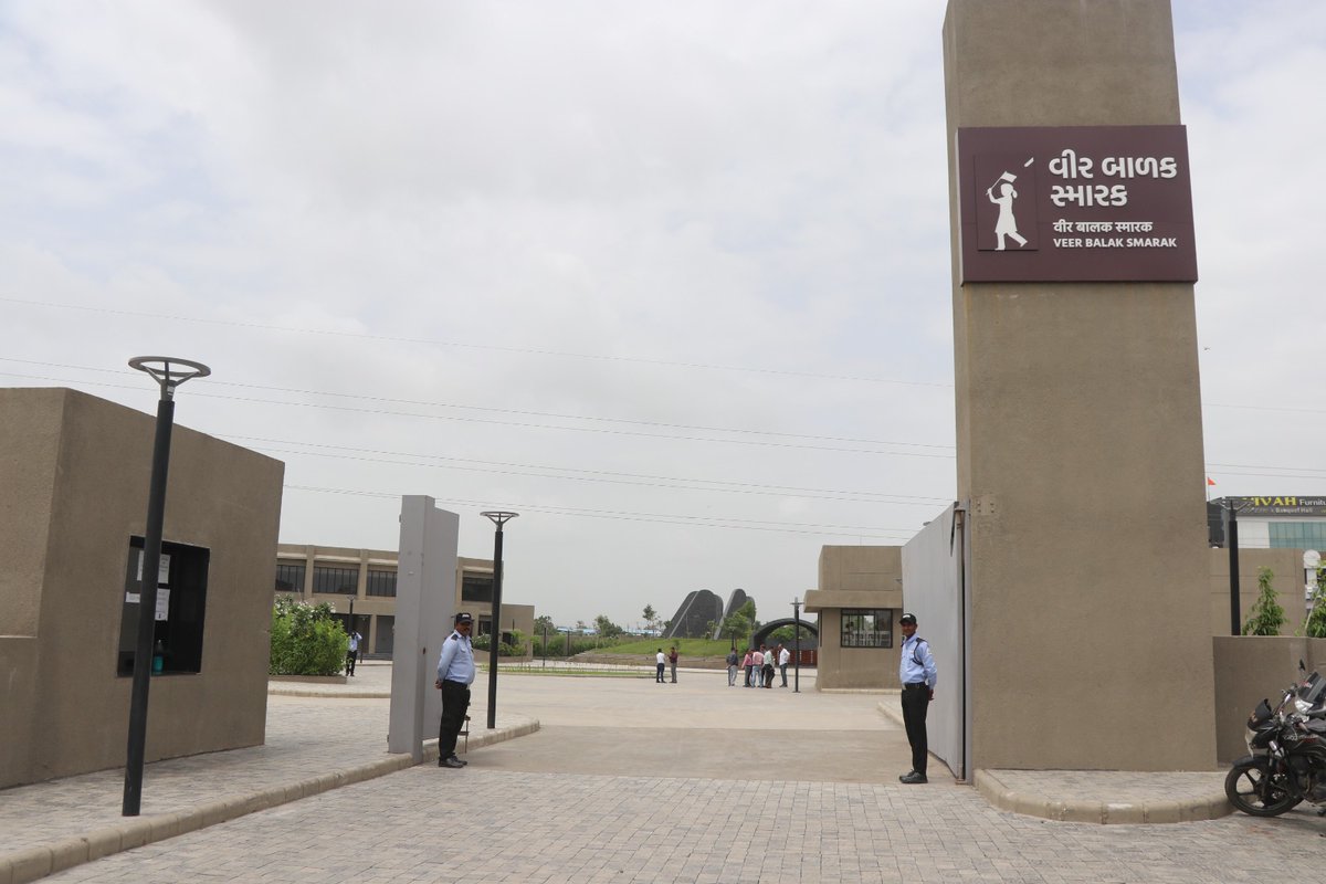 માન. CEO GSDMAની કચ્છ જીલ્લાની મુલાકાત અનુસંધાને આજરોજ અંજાર મધ્યે આવેલ વીર બાળ સ્મારકની સ્થળ મુલાકાતમાં હાજરી આપી. સ્મારકની કામગીરી વિષે સંબંધિત એજન્સી પ્રતિનિધિઓ અને અધિકારીશ્રીઓ સાથે સમીક્ષા કરાઈ.
<a href="/CMOGuj/">CMO Gujarat</a> <a href="/ceogsdma/">Anuradha Mall</a>